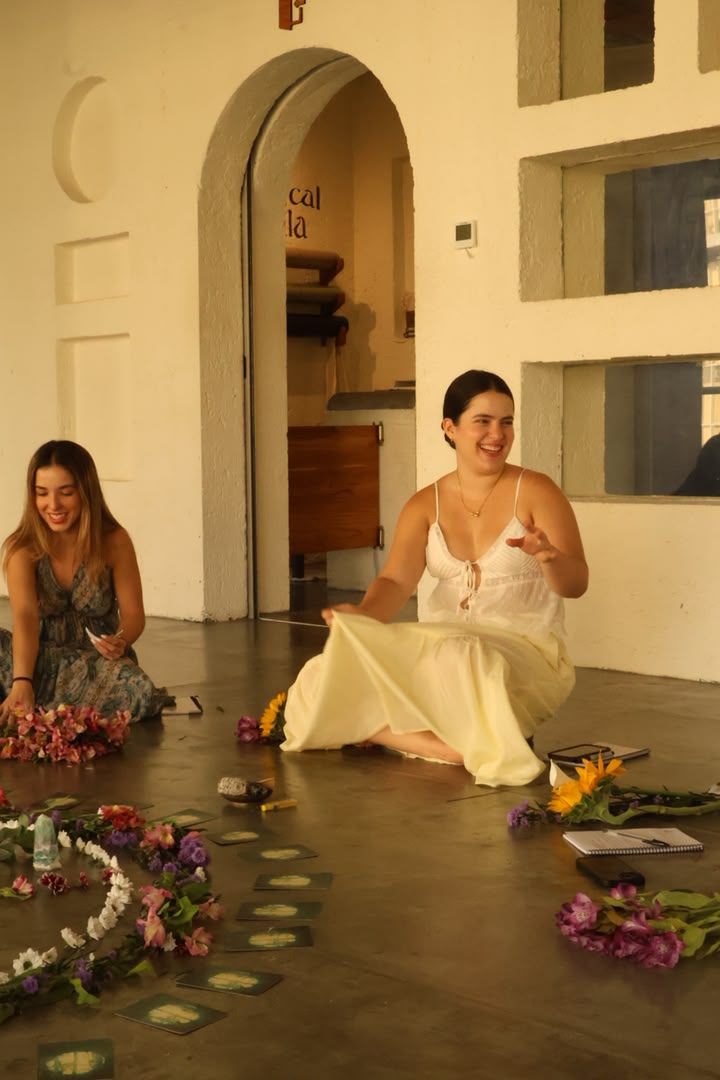 Preparando la ceremonia de graduación con flores